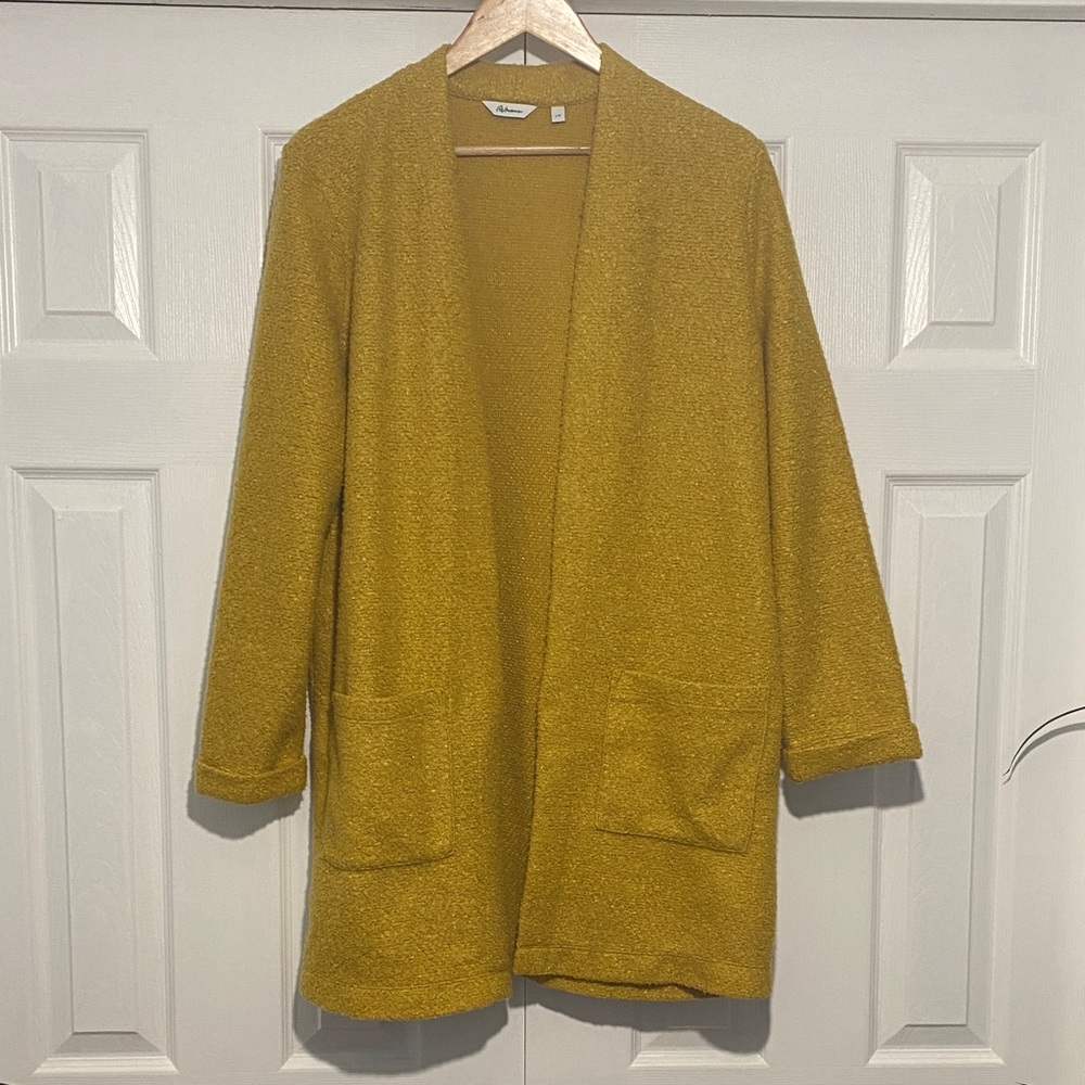 Cute Cardigan with Front Pockets 🌿